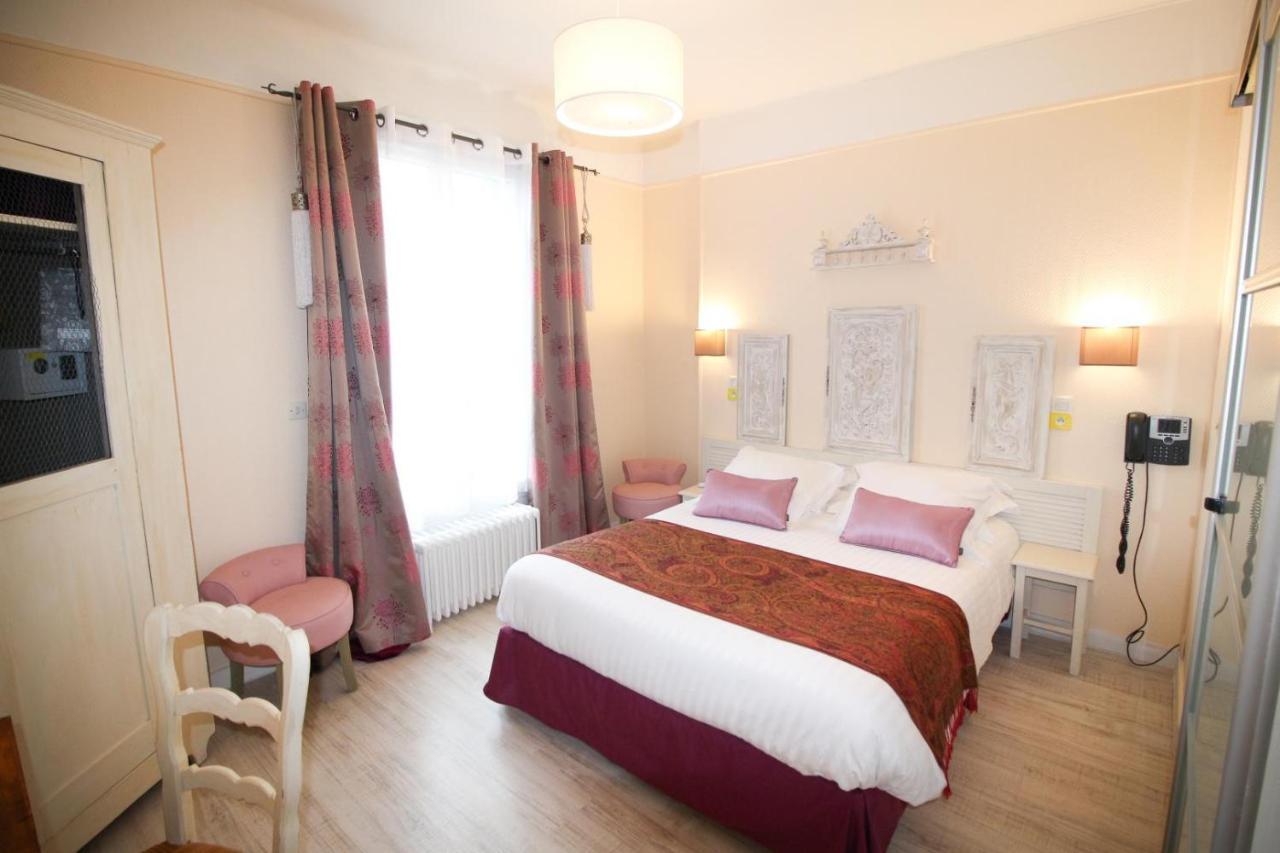 Au Clos Paille Posay Hotel